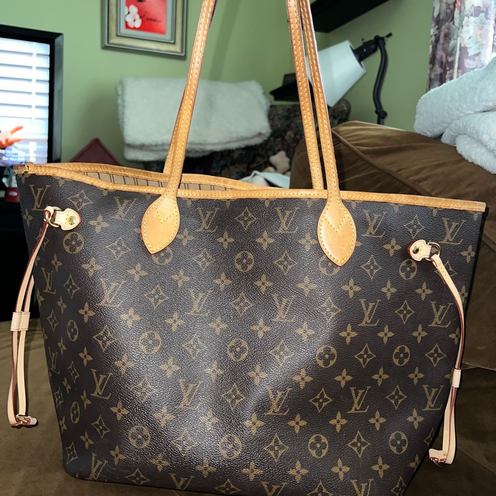 Louis Vuitton Neverfull MM Bag
